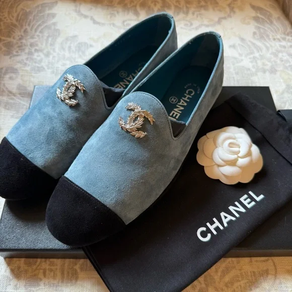 ๐ฏ Authentic CHANEL -- Brand New In Box -- Blue & Black Suede Loafers - Picture 1 of 11